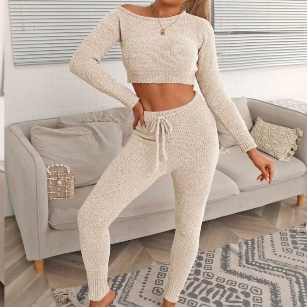 🆕 Softest Chenille Jogger Set Cream - Picture 2 of 12
